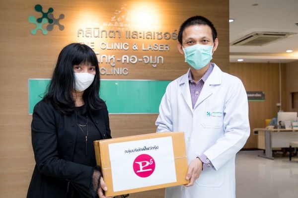 ภาพข่าว: 'พีไฟว์กรุ๊ป' มอบเจลล้างมือแอลกอฮอลล์ให้แพทย์โรงพยาบาลพญาไท1 | Ryt9