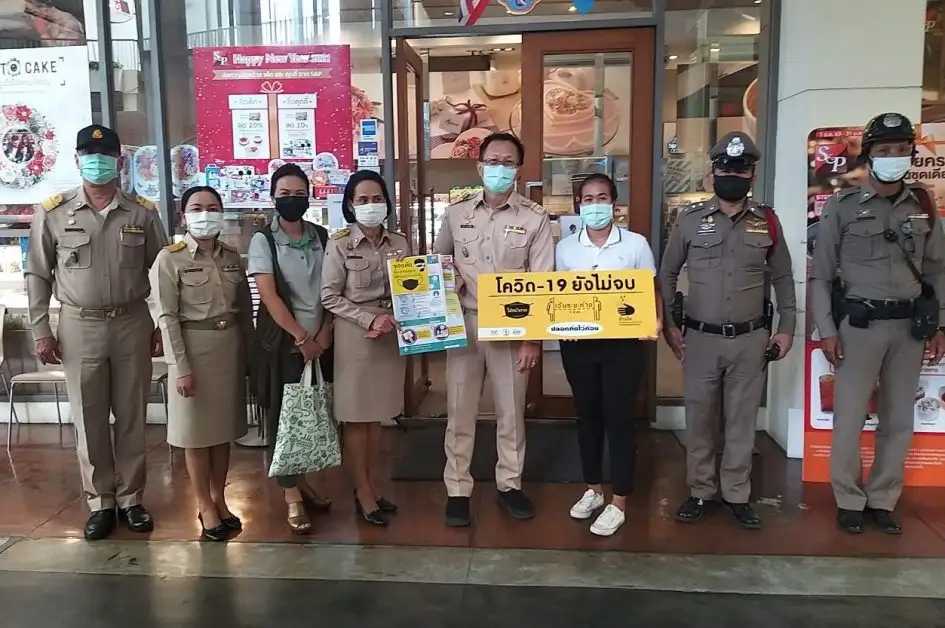 รองปลัด กทม. ตรวจเยี่ยมผู้ประกอบการ ศูนย์การค้า เดอะไนน์ เซ็นเตอร์ พระราม 9 พร้อมให้ความร่วมมือปฏิบัติตามมาตรการป้องกันโควิด - 19 อย่างเคร่งครัด