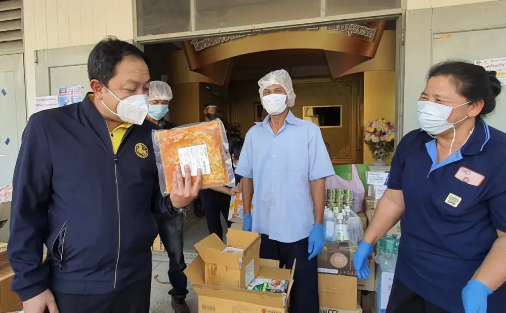 CP Foods supplies foods for Samut Sakhon's field hospitals