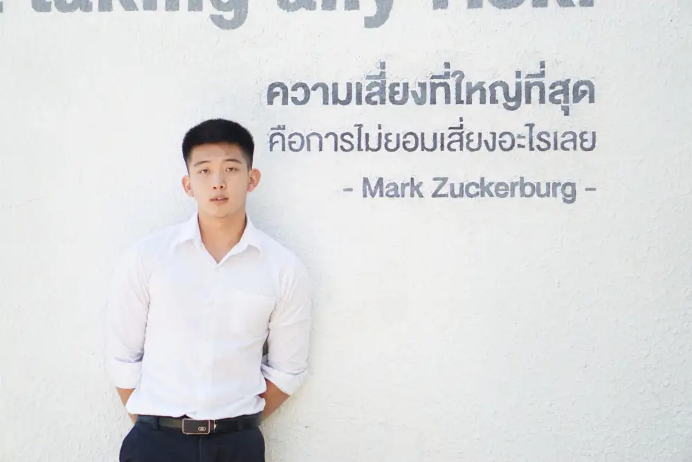 ตามติดมุมคิด! หนุ่มหล่อมาดตี๋