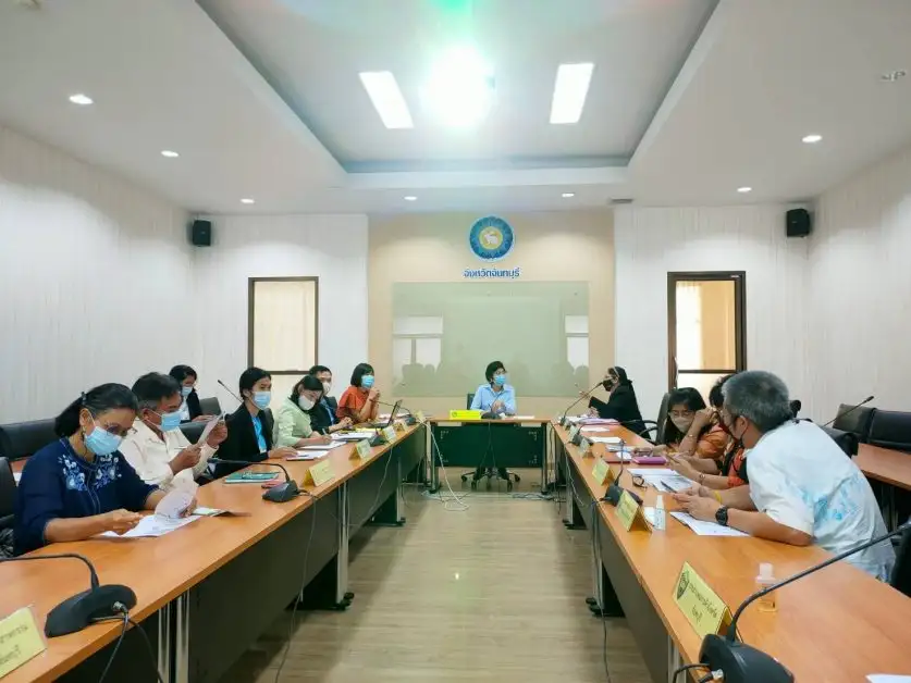 สนพ.จันทบุรี ประสานมือหน่วยงานภาครัฐและเอกชนขับเคลื่อนโครงการเพิ่มทักษะด้านอาชีพแก่นักเรียนครอบครัวยากจนที่ไม่ได้เรียนต่อหลังจบการศึกษาภาคบังคับ