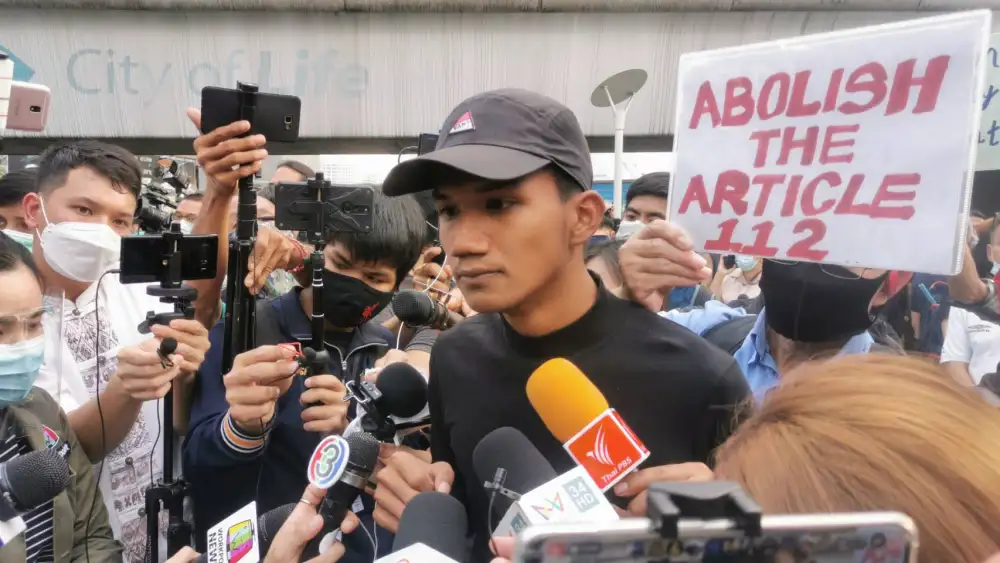(เพิ่มเติม2) มวลชนราษฎรเคลื่อนลงถนนแยกปทุมวัน-ตร.แจ้งยุติชุมนุมแนะหลีกเลี่ยงเส้นทาง