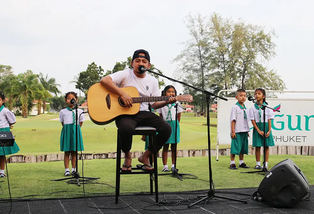 Labanoon's Metee Arun Performs Live At Laguna Phuket With Extra Special Local Support