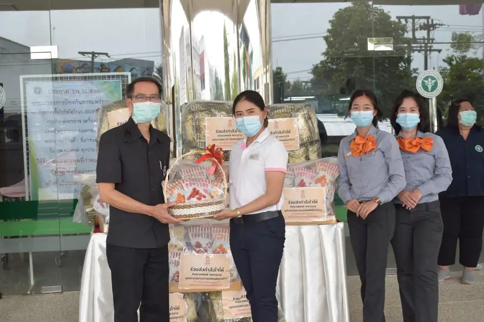 อีจีวี โลตัส แม่สอด ร่วมกับ มูลนิธิ เมเจอร์ แคร์ ร่วมส่งกำลังใจเหล่านักรบเสื้อขาวสู้ศึกโควิด-19 ระลอกใหม่ มอบ ป๊อปคอร์นพรีเมียม ให้โรงพยาบาลแม่สอด