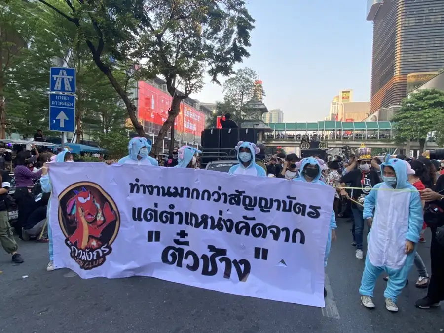(เพิ่มเติม) ม็อบตำรวจล้มช้างรวมตัวแยกราชประสงค์,บชน.เชื่อไม่มี ตร.เข้าร่วมชุมนุม