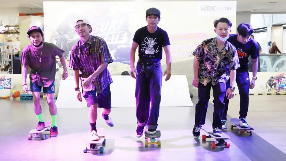 ร้อนนี้ต้องมา! ลานเซิร์ฟสเก็ตติดแอร์ MBK Center SURF SKATE INDOOR ใจกลางเมือง