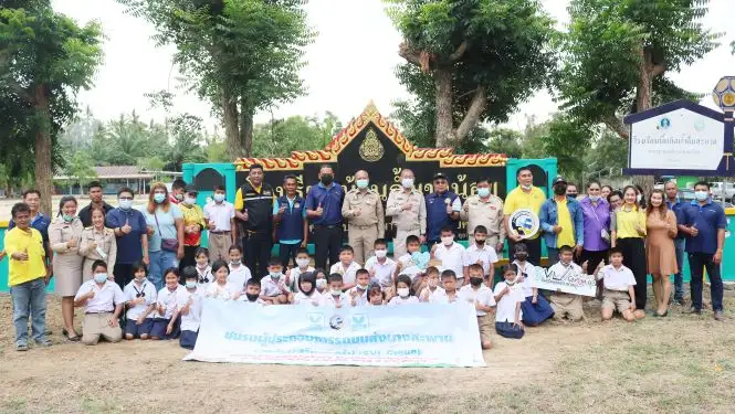 ชมรมผู้ประกอบการขนส่งบางสะพาน และ SVL Group คืนความสดใส ปรับปรุงทาสีรั้ว โรงเรียนบ้านถ้ำเขาน้อย