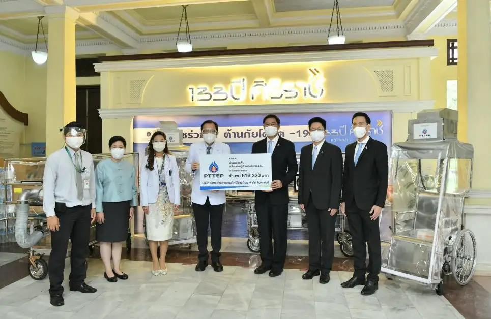 ปตท.สผ. มอบเตียงและรถเข็นเคลื่อนย้ายผู้ป่วยแรงดันลบแก่โรงพยาบาลศิริราช เพื่อเพิ่มความปลอดภัยในการเคลื่อนย้ายผู้ป่วยโควิด-19