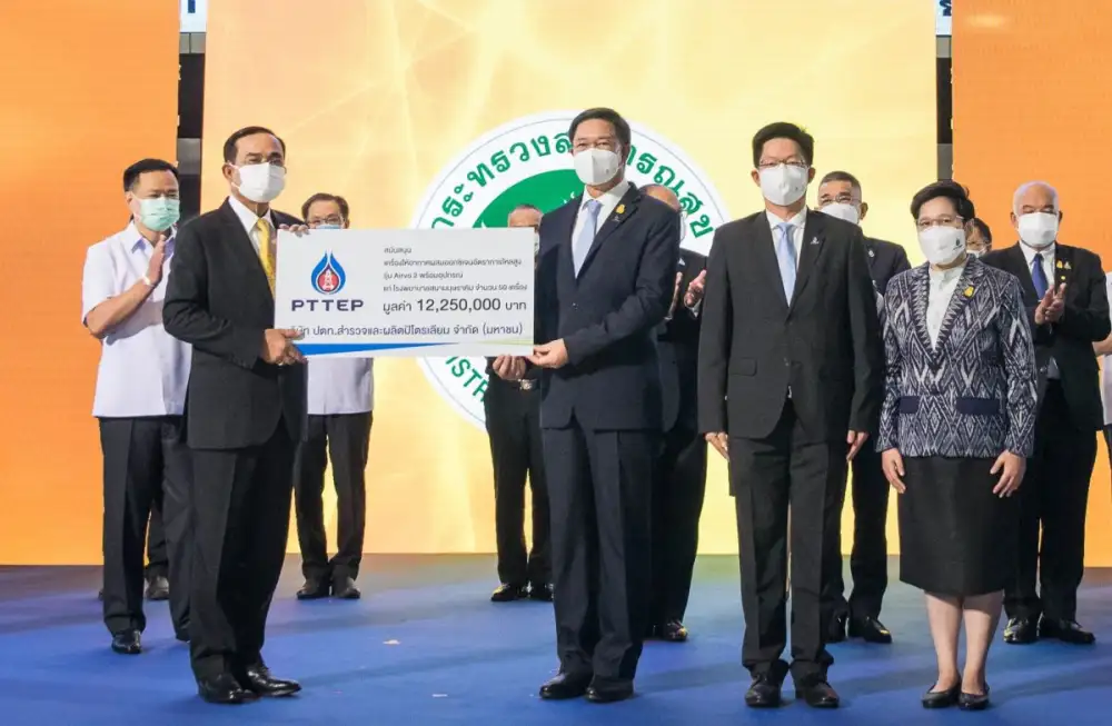 ปตท.สผ. มอบเครื่องให้อากาศผสมออกซิเจนอัตราการไหลสูง แก่โรงพยาบาลสนามบุษราคัม