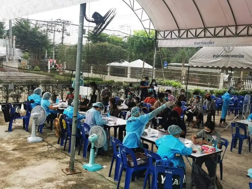 กทม.เร่งควบคุมการแพร่ระบาดโควิด-19 ชุมชนรอบตลาดศาลาน้ำร้อน เตรียมฉีดวัคซีนผู้ค้า-ชาวชุมชนต้นเดือน มิ.ย.นี้