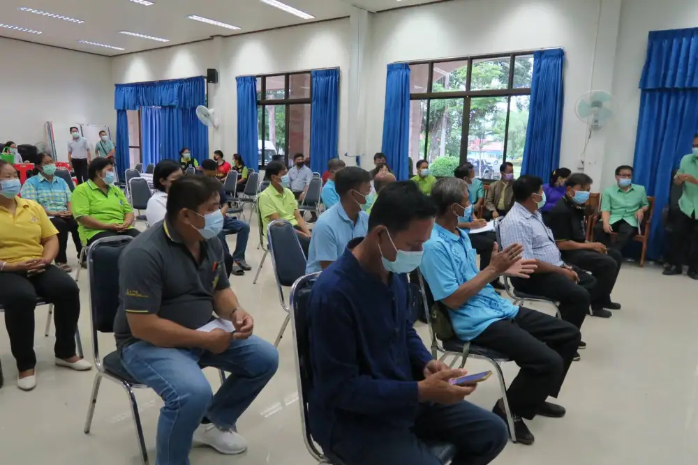สพร. 7 อุบล ร่วมมอบป้ายศูนย์ประสานงานและหน่วยบริการชุมชนเพื่อพัฒนาคุณภาพชีวิตแรงงานนอกระบบ