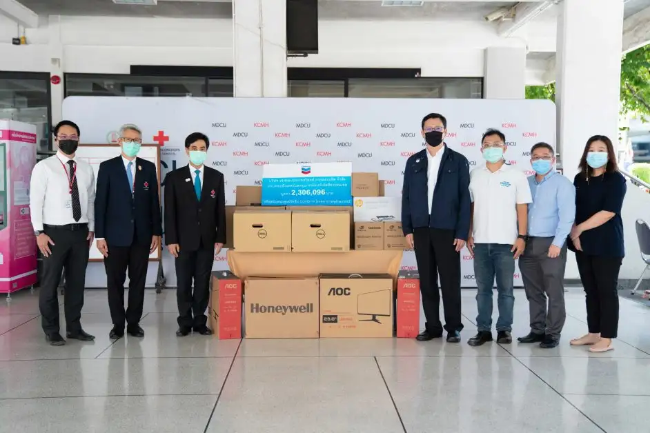 เชฟรอนมอบคอมพิวเตอร์ให้โรงพยาบาลจุฬาลงกรณ์ หนุนภารกิจสร้างภูมิคุ้มกันหมู่ ปูพรมฉีดวัคซีนโควิด-19