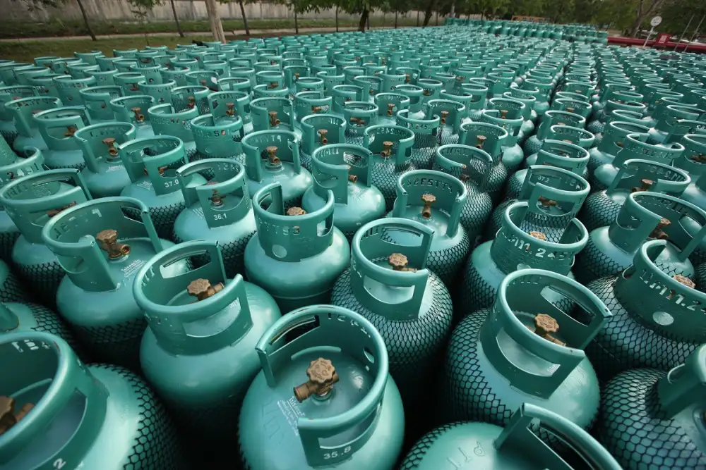 ปตท. ขยายเวลาลดต้นทุน LPG แก่ผู้มีรายได้น้อยที่เป็นร้านค้า หาบเร่ แผงลอย ช่วยต่อลมหายใจเศรษฐกิจไทย