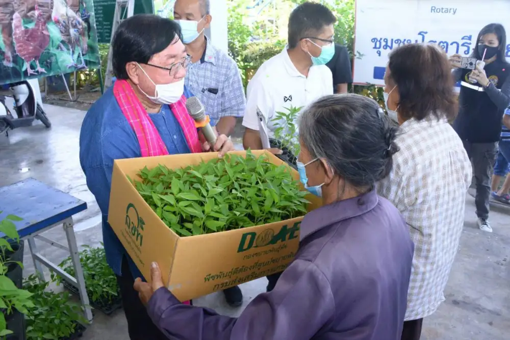 รมช.ประภัตร ลงพื้นที่อำเภอศรีประจันต์ มั่นใจ 5 โครงการส่งเสริมอาชีพ ช่วยเกษตรกรชาวสุพรรณบุรี สร้างรายได้ สู้วิกฤต COVID-19