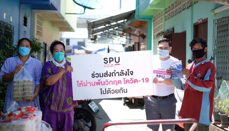 SPU CARE เดินหน้าส่งพลังสู่ชุมชนสู้ภัยโควิด -19 มอบอาหาร 600 กล่อง 4 ชุมชนใกล้เคียง