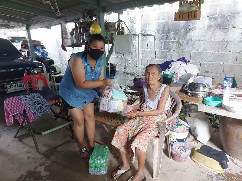 ม.ศรีปทุมร่วมกัลยาณมิตร มอบถุงยังชีพแบ่งปันน้ำใจสู่ ชุมชนเขตสาทร และบางใหญ่ นนทบุรี สู้ภัยโควิด-19