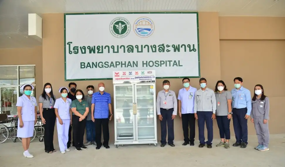 เพิ่มประสิทธิภาพการจัดเก็บวัคซีนโควิดเพื่อชุมชน กลุ่มเหล็กสหวิริยามอบตู้แช่วัคซีนรพ.บางสะพาน