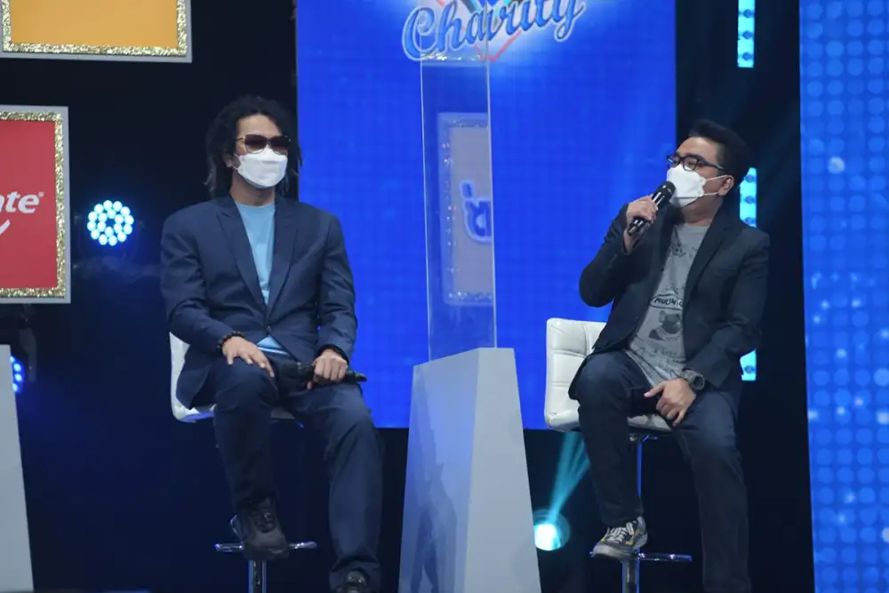 แอนดี้ - ต้าร์ - ฟอร์ด วางไมค์จับตะหลิว หิ้ว