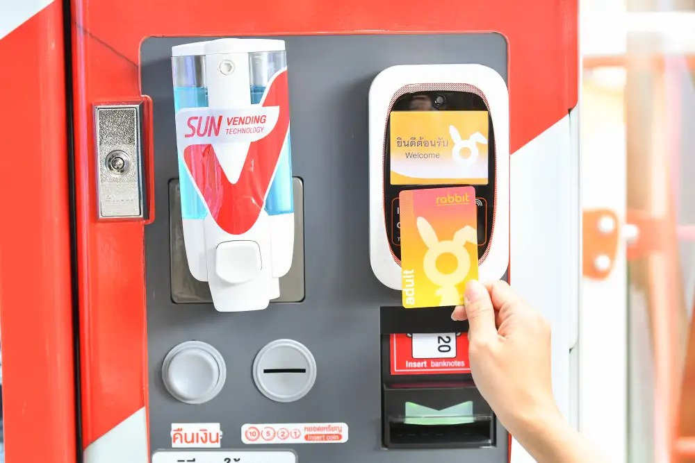 SVT จับมือบัตรแรบบิทเพิ่มช่องทางชำระค่าสินค้า-เติมเงินผ่านเครื่อง SUN Vending