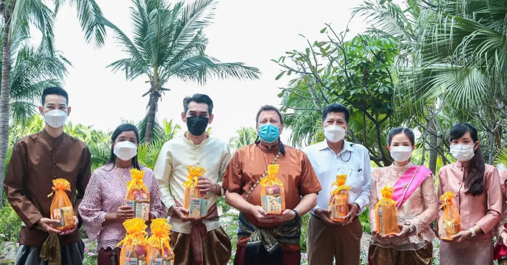 โรงแรมเซ็นทาราแกรนด์มิราจบีชรีสอร์ท พัทยา ทำบุญตักบาตรฉลองครบรอบ 12 ปี