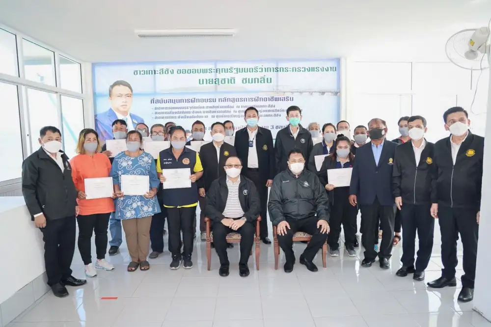 รมว.สุชาติ ขับเคลื่อนโมเดลใหม่ BCG สร้างเศรษฐกิจฐานราก ฝึกทักษะทำกระชังปลาทะเล ควบขายออนไลน์