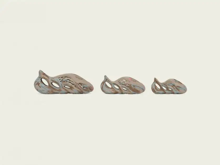 YZY FOAM RUNNER MX SAND GREY รองเท้าแตะสุดล้ำสีใหม่จากอาดิดาส และ YEEZY