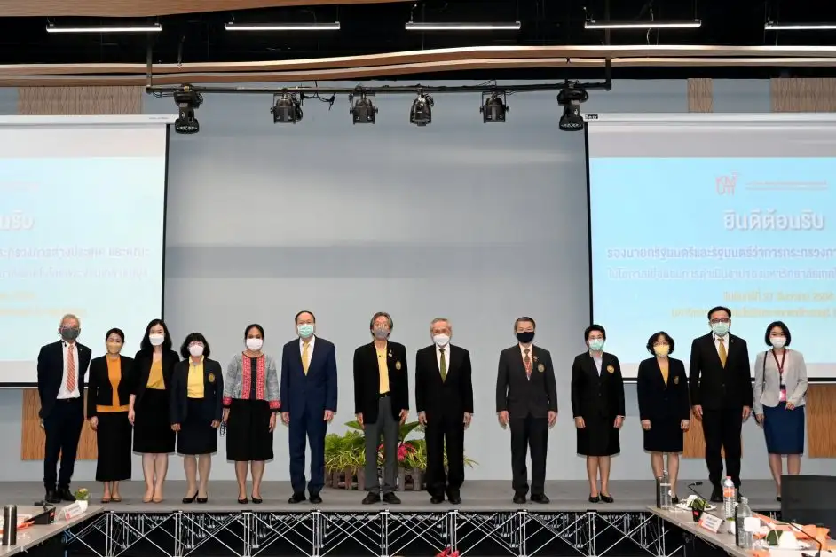 รองนายกรัฐมนตรี และ รมว.กต.เยี่ยมชมผลการดำเนินงานด้าน BCG ของ มจธ. เป็นแนวทางเตรียมพร้อมเป็นเจ้าภาพ APEC 2022