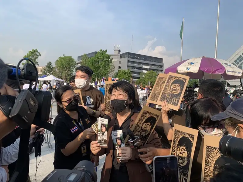 (เพิ่มเติม1) เลือกตั้งกทม.: ผู้สมัครรับเลือกตั้งผู้ว่ากทม.14 รายจับหมายเลข-เบอร์ 1 วิโรจน์