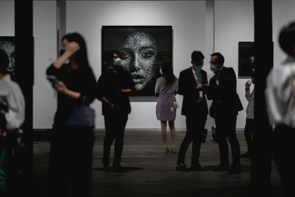 ออรัม แกลเลอรี (Aurum Gallery) จัดนิทรรศการศิลปินเดี่ยวครั้งแรกกับงาน