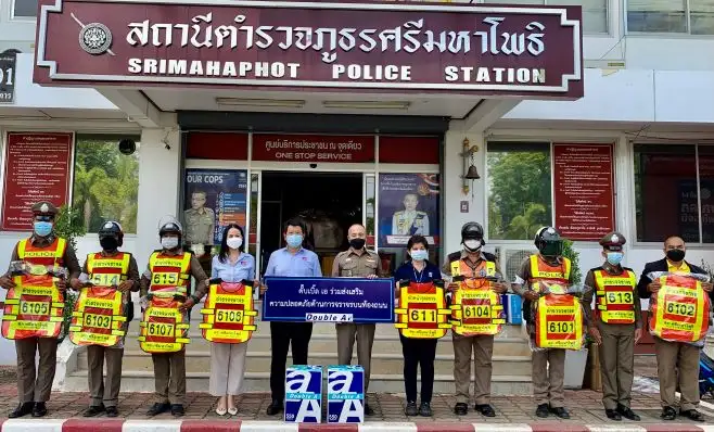 ดั๊บเบิ้ล เอ มอบเสื้อสะท้อนแสง ส่งเสริมความปลอดภัยด้านจราจร