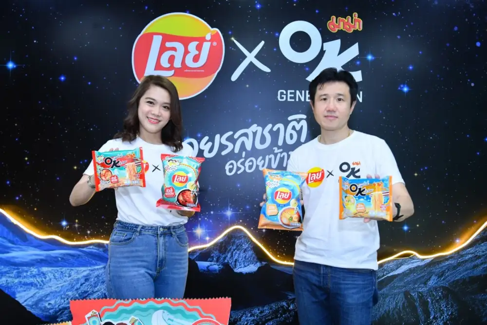 2 บิ๊กแห่งวงการบะหมี่กึ่งสำเร็จรูปและมันฝรั่งแท้ทอดกรอบ คอลแลบส์รสชาติอร่อยข้ามจักรวาล เปิดตัว มาม่าโอเคพร้อมเลย์ 2 รสชาติใหม่ 