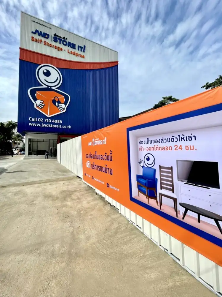 JWD ถือฤกษ์ดี 9 เดือน 9 เปิด 'JWD STORE IT!' สาขาลาดพร้าว อย่างเป็นทางการ ชูพื้นที่ 4,000 ตร.ม. ใหญ่ที่สุดในย่านนี้ พร้อมบริการ Drive-in จอดรถและเก็บของในห้องเดียว