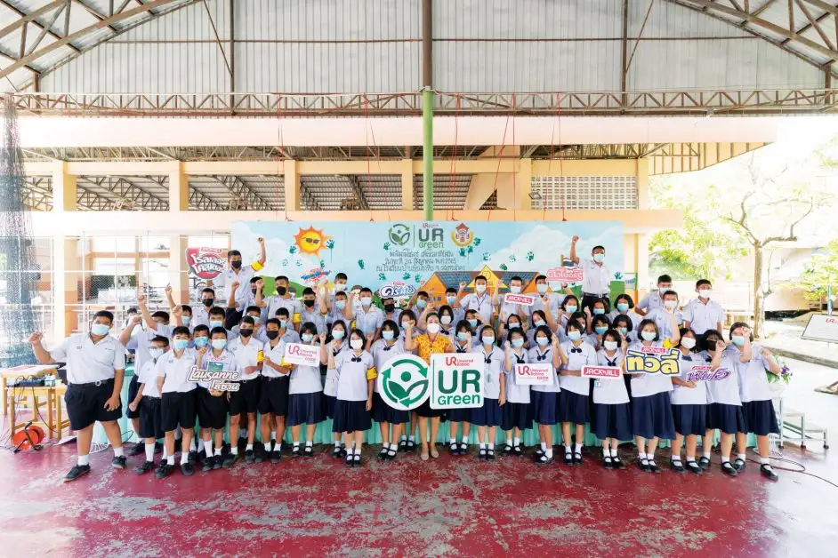 ยูอาร์ซี เดินหน้าสร้างชุมชนยั่งยืน ภายใต้โครงการ UR Green จัดกิจกรรม CSR มอบหลังคาโซลาร์เซลล์ให้โรงเรียนบ้านอ้อมโรงหีบ