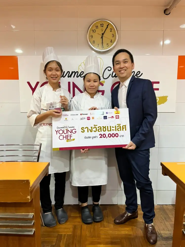 พอลดีย์ ร่วมมอบรางวัลผู้ชนะการแข่งขัน
