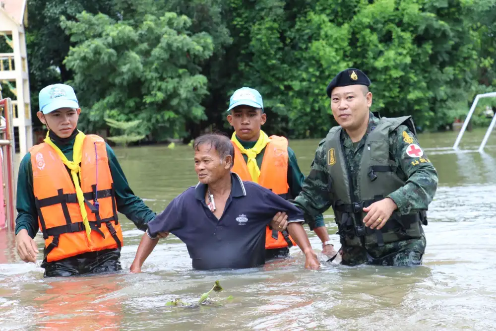 นายกฯสั่งการทุกเหล่าทัพยังคงเฝ้าระวังพื้นที่เสี่ยงพร้อมให้ความช่วยเหลือ