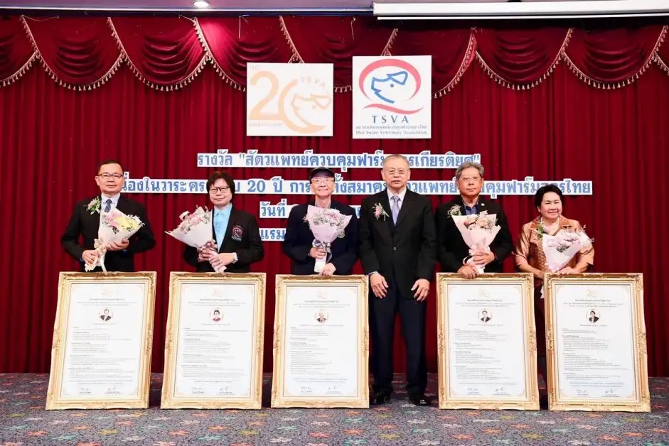 ผู้บริหารซีพีเอฟ รับรางวัล