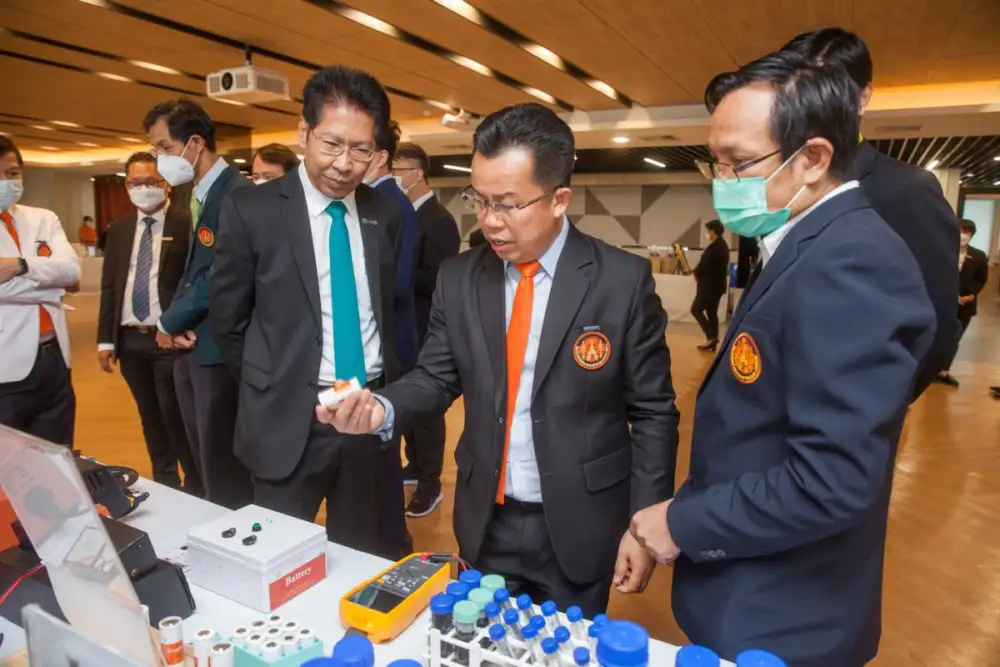 SCGC จับมือ พระจอมเกล้าลาดกระบัง ต่อยอดงานวิจัยเชิงพาณิชย์ เร่งสร้างนวัตกรรมเพื่ออนาคต ตอบโจทย์เมกะเทรนด์โลก ยกระดับคุณภาพชีวิตผู้คน