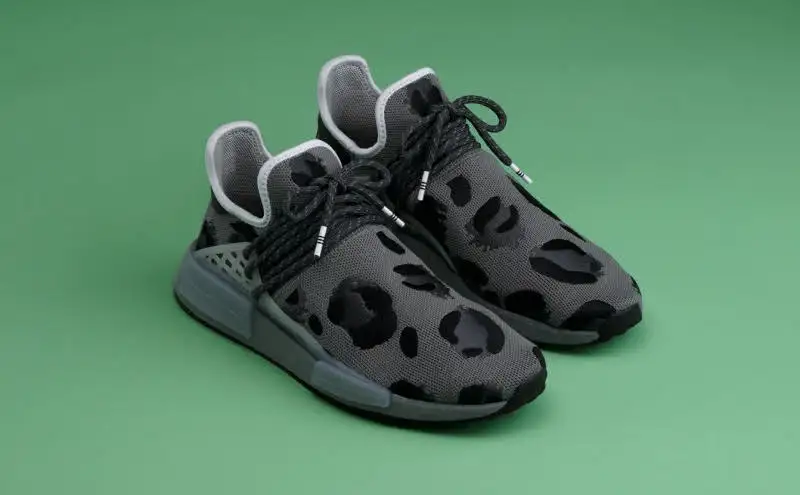 HU NMD ANIMAL PRINT GREY สนีกเกอร์ลายเสือสีใหม่จากอาดิดาส ออริจินอลส์ และฟาร์เรลล์ วิลเลียมส์