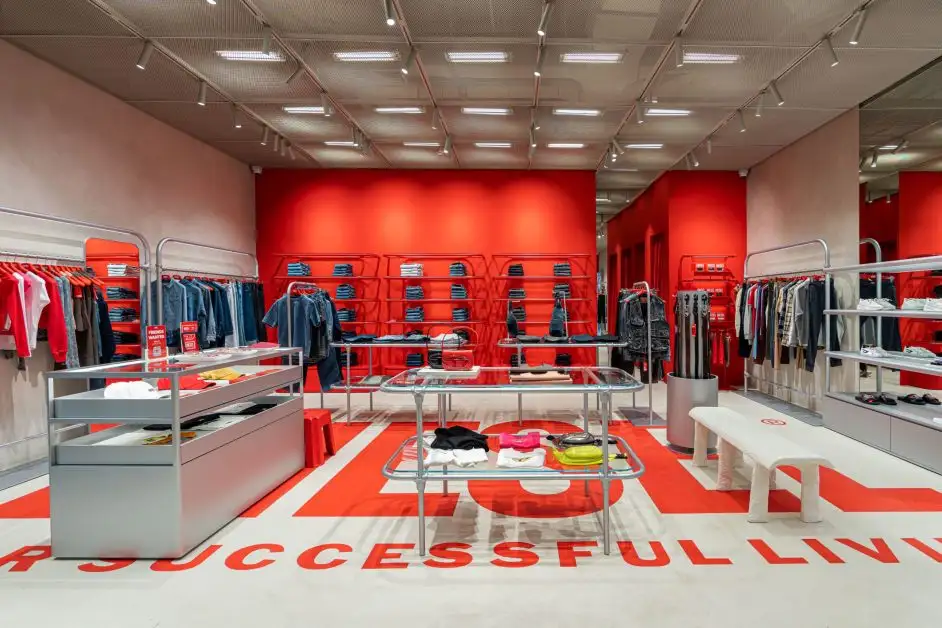 JASPAL company acquires license to distribute DIESEL brand in Thailand and Vietnam, targets premium fashion market with a new flagship store at Central World