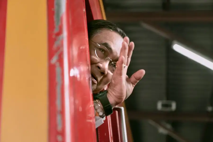 เลือกตั้ง'66: ลุงตู่ นั่งรถไฟแม่กลอง เช็คเรทติ้งตลาดร่มหุบ