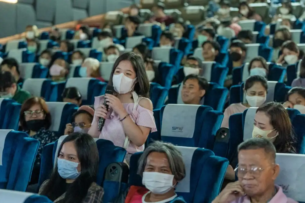 เอส เอฟ ส่งต่อความรักในโรงภาพยนตร์ ให้ผู้พิการทางการเห็น ผ่านภาพยนตร์รักยุค Y2K