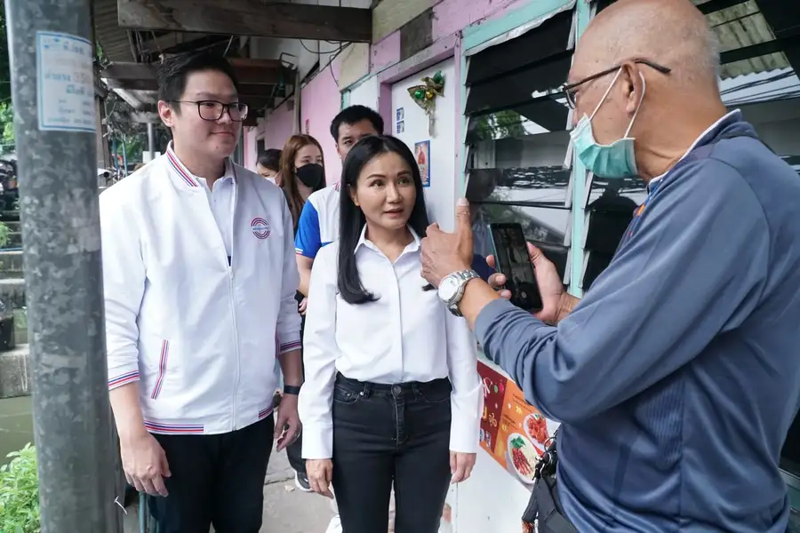 เลือกตั้ง'66: อ.แหม่ม ช่วยหาเสียงคลองเตย ชูนโยบายบ้านประชารัฐ 360 องศา