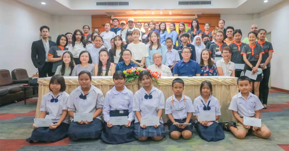 โรงแรมและรีสอร์ท เครือซันไชน์ จัดกิจกรรมมอบทุนการศึกษาให้แก่บุตรพนักงานประจำปี 2566