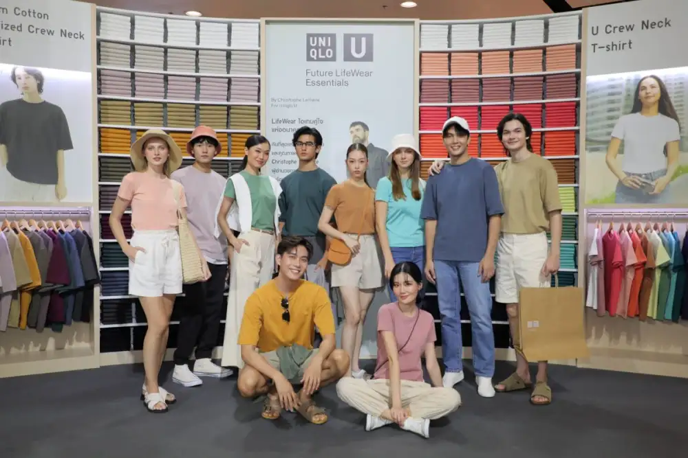 ยูนิโคล่ สร้างสรรค์คอลเลคชันเสื้อยืดคลาสสิก ความเรียบง่ายที่ไม่ธรรมดา เผยเอกลักษณ์ของตัวเอง ผ่านดีไซน์และสีสันหลากหลาย ให้เลือกสวมใส่ได้ในหลายโอกาส