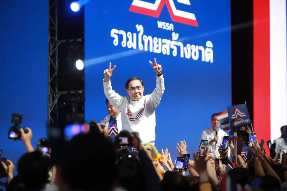 เลือกตั้ง'66: รทสช. ปราศรัยโค้งสุดท้าย อ้อนคนไทย