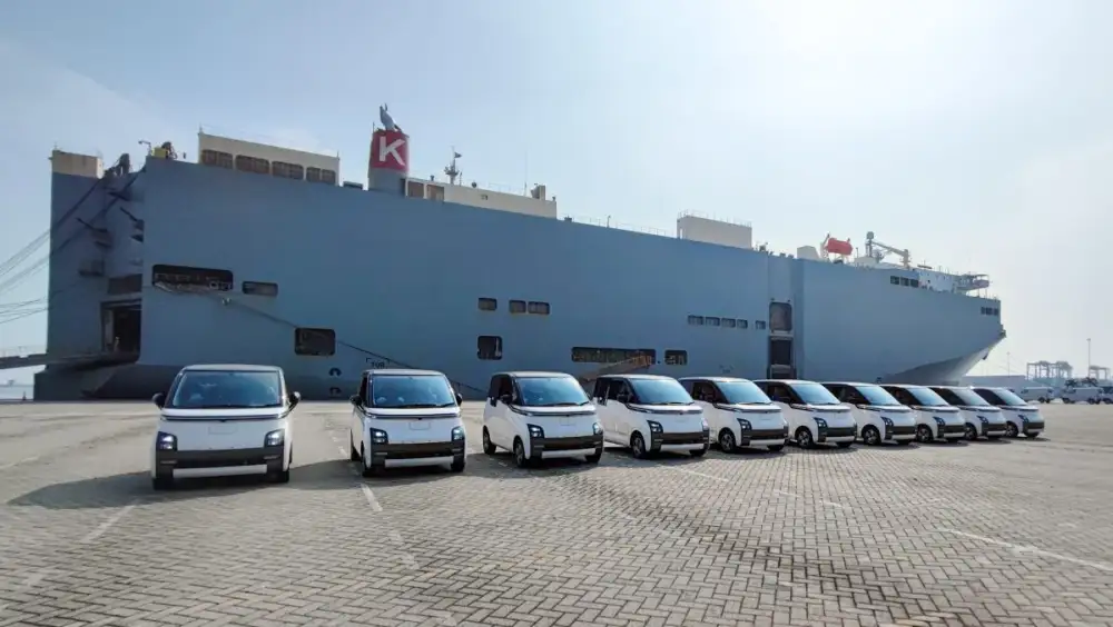 First 400-Wuling-Air-EV Shipment loaded from Indonesia to Thailand