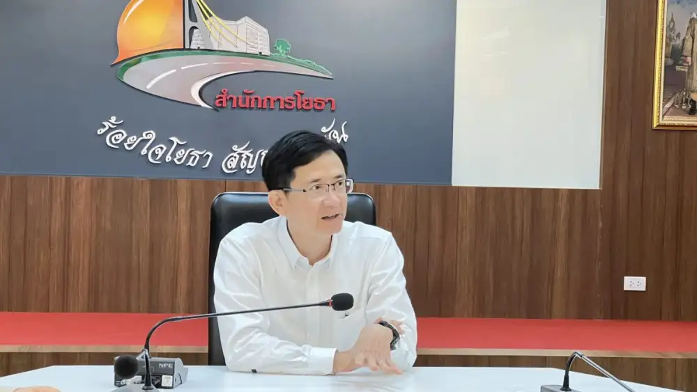 กทม.เร่งสำรวจทำความสะอาดช่องรับน้ำ-ท่อระบายน้ำบนสะพานพระราม 8 และสะพานข้ามแยก ป้องกันน้ำท่วมขัง