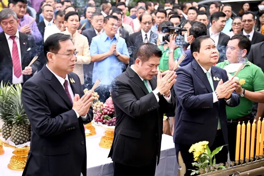 3 รมต.เกษตรฯ ถือฤกษ์ดีเข้ากระทรวงวันแรก สั่งสางปัญหาเกษตรกรเห็นผลใน 100 วัน