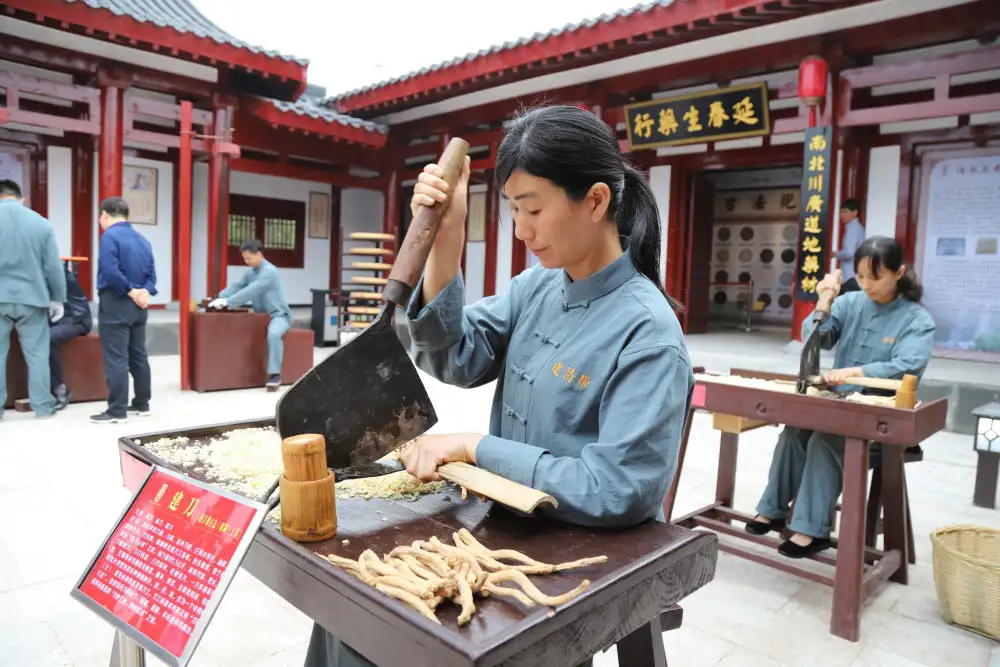 CCTV+: ห้างขายยาเจียนฉางปัง สืบสานความเป็นเลิศของการแพทย์แผนจีนยาวนานนับพันปี