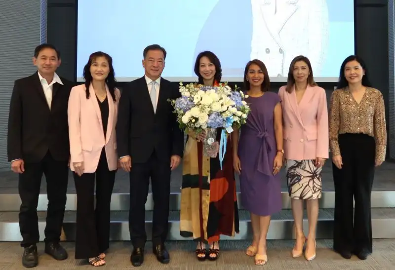 คณะผู้บริหารเคพีไอ ร่วมแสดงความยินดีกับ 